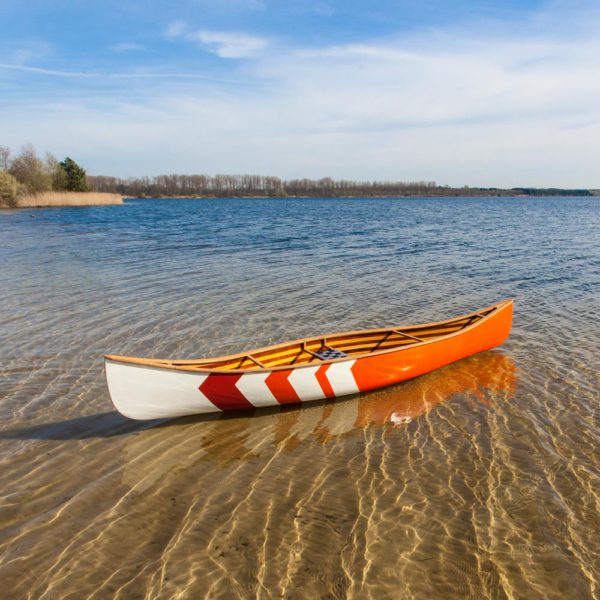 Atikamekw single person canoe